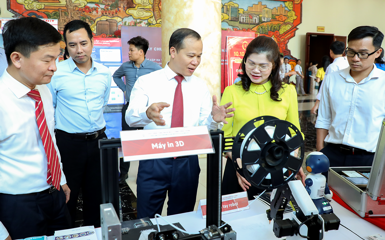 PTIT Participates in Technology Exhibition at Bac Giang’s 2024 Digital Transformation Day