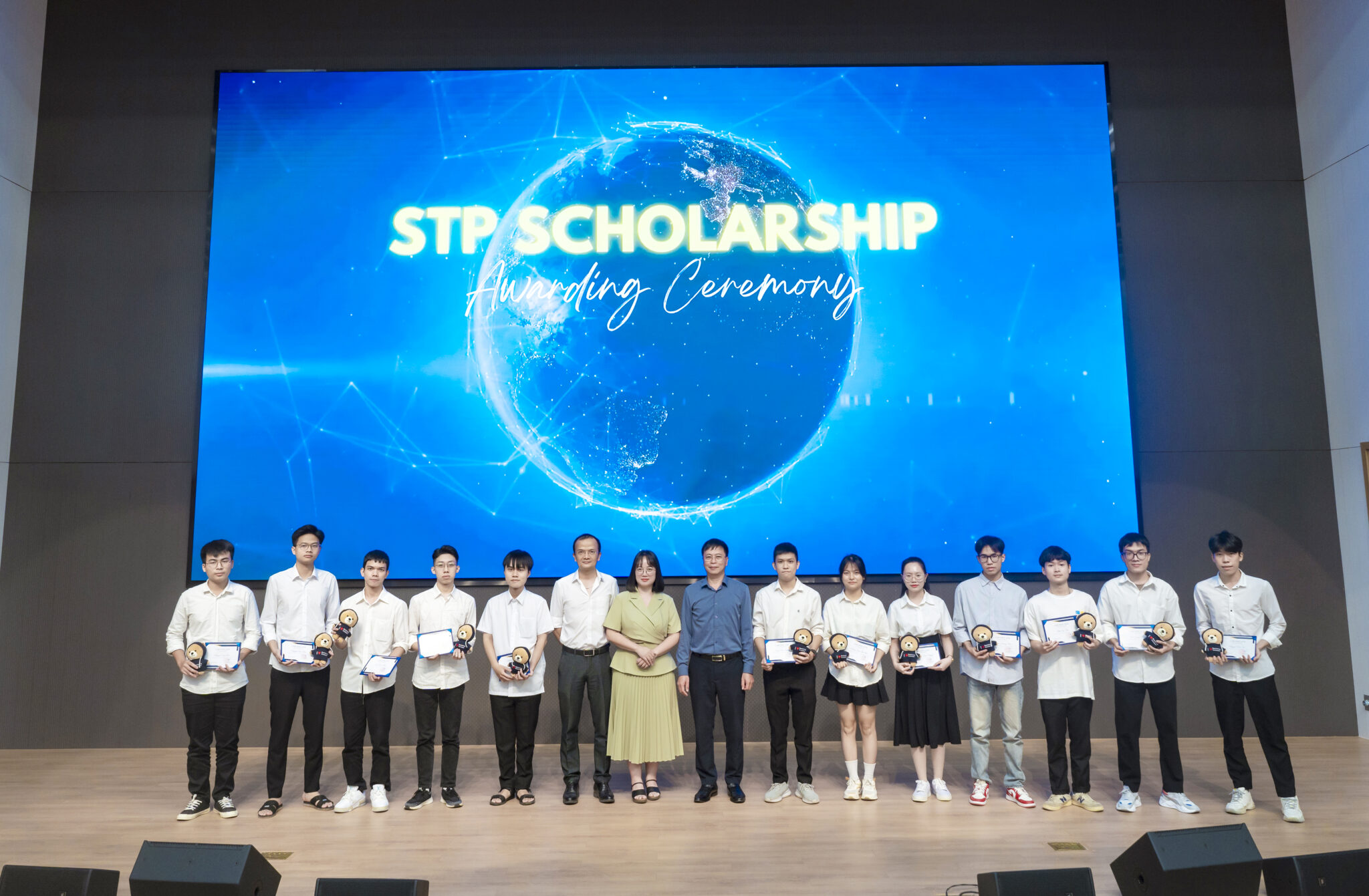 13 PTIT Students Receive Samsung STP Talent Scholarships