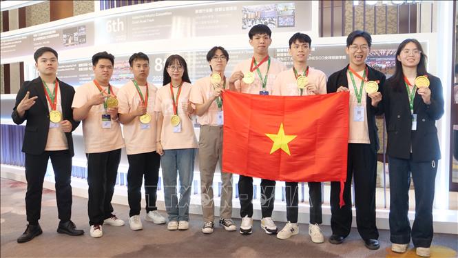 PTIT students shine in international information and communication technology competition