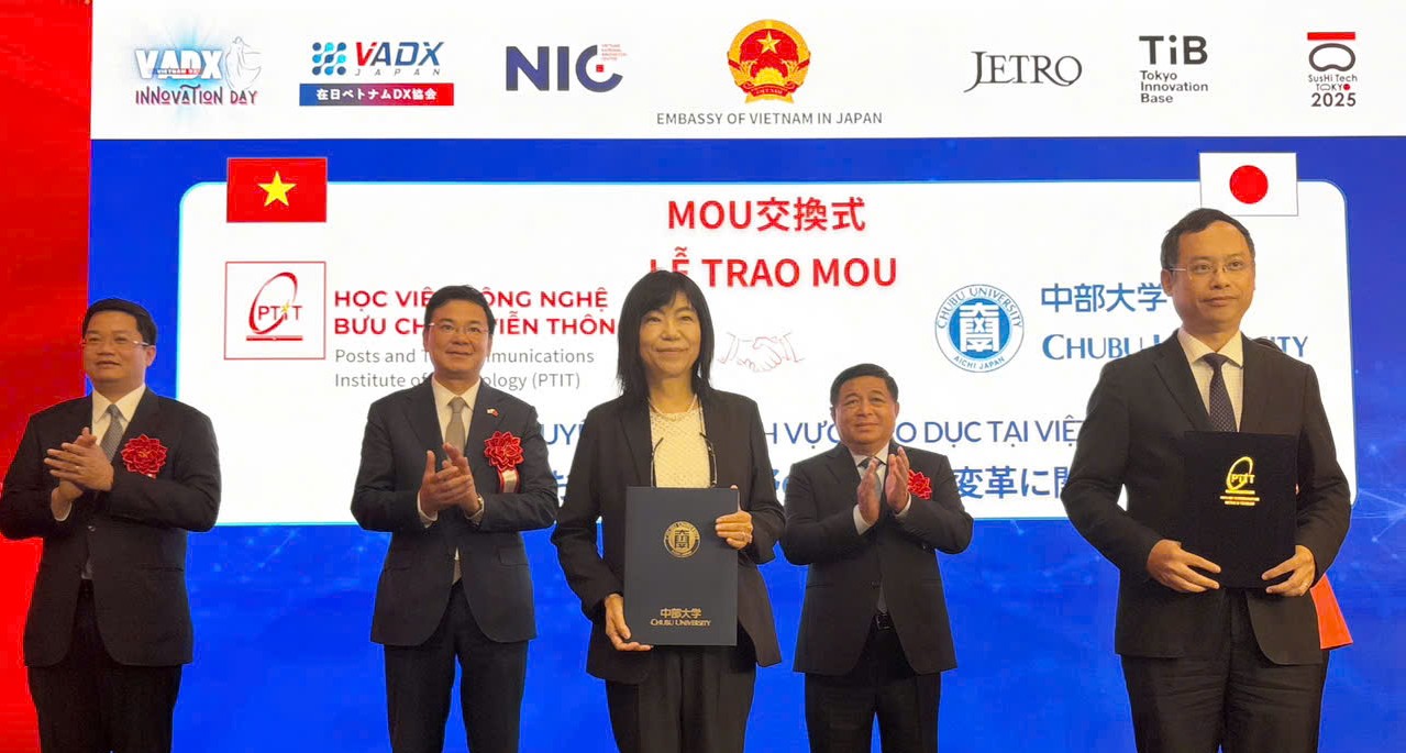 PTIT and Chubu University-Japan signed a Memorandum of Understanding in the presence of Deputy Prime Minister Nguyen Chi Dung