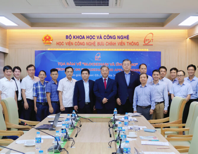 PTIT organized a Tech Talk on “Blockchain and Applications” with international expert on blockchain technology