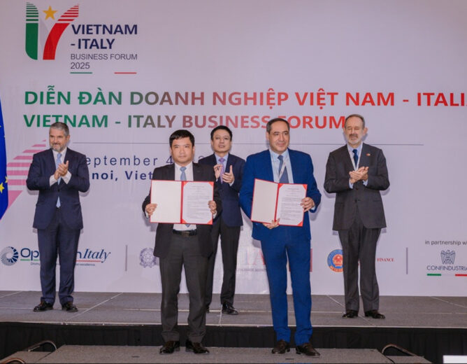 PTIT attended the Vietnam-Italia Business Forum 2025 and signed a Memorandum of Understanding with the Temix Group on the establishment of a new Advanced Design Center for Telecommunications and Space in Vietnam