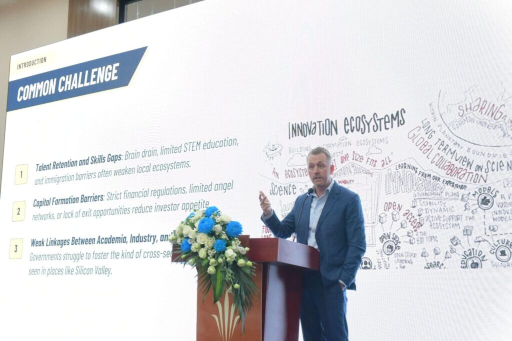 Mr. Klaus Wehage, CEO of 10X Innovation Lab (USA), presented the Silicon Valley innovation ecosystem model.