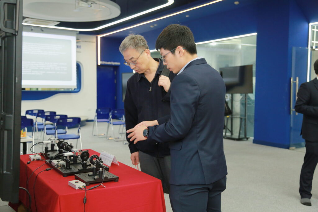 Professors from the University of Sydney visit the Australia-Vietnam Strategic Technologies Centre at the Posts and Telecommunications Institute of Technology.
