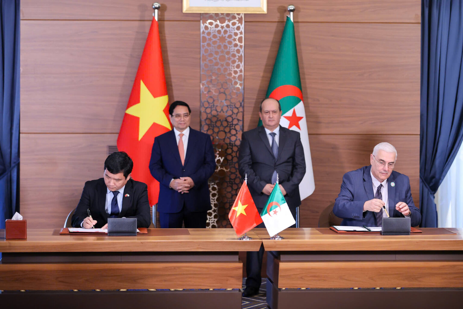 PTIT Signs MOU with Algeria’s USTHB Witnessed by the Prime Minister
