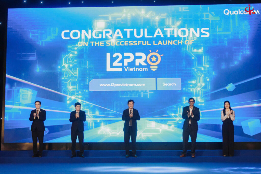 Delegates perform the launch ceremony for the L2Pro Platform.