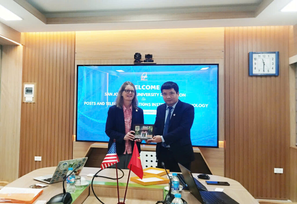 Assoc. Prof. Dr. Dang Hoai Bac presents a souvenir to the representative of Charles W. Davidson College of Engineering at San José State University 