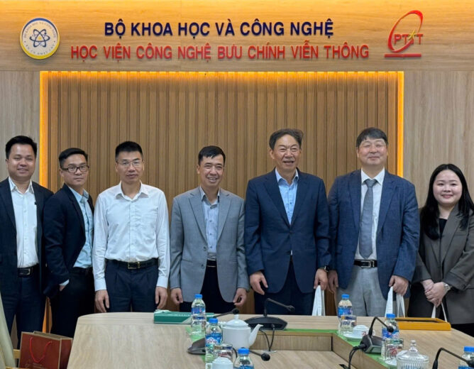 Dr. Nguyen Trung Kien, Vice President of PTIT, and representatives of PTIT units welcomed Pai Chai University.
