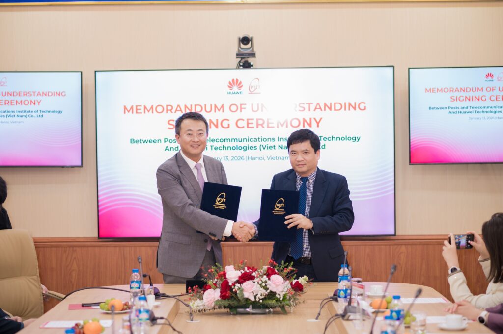 Assoc. Prof. Dr. Dang Hoai Bac - President of PTIT and Mr. Ivan Liu - CEO of Huawei Vietnam exchange the signed MOU