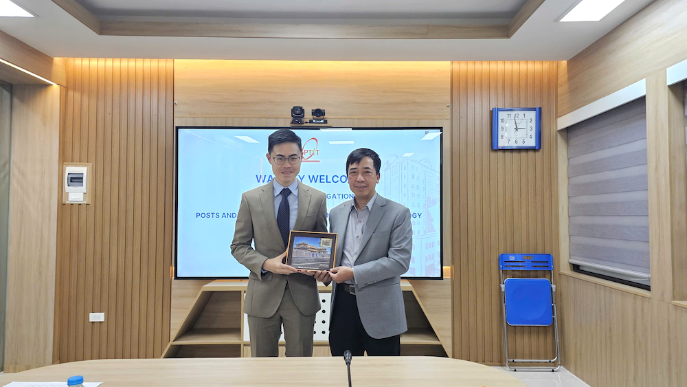 Dr. Nguyen Trung Kien, Vice President of PTIT and Mr. Heng Lee, Kaspersky’s Head of Government Affairs and Public Policy for Asia-Pacific and Japan at the meeting