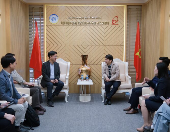 PTIT Strengthens International Educational Cooperation with Hanbat National University (Korea)