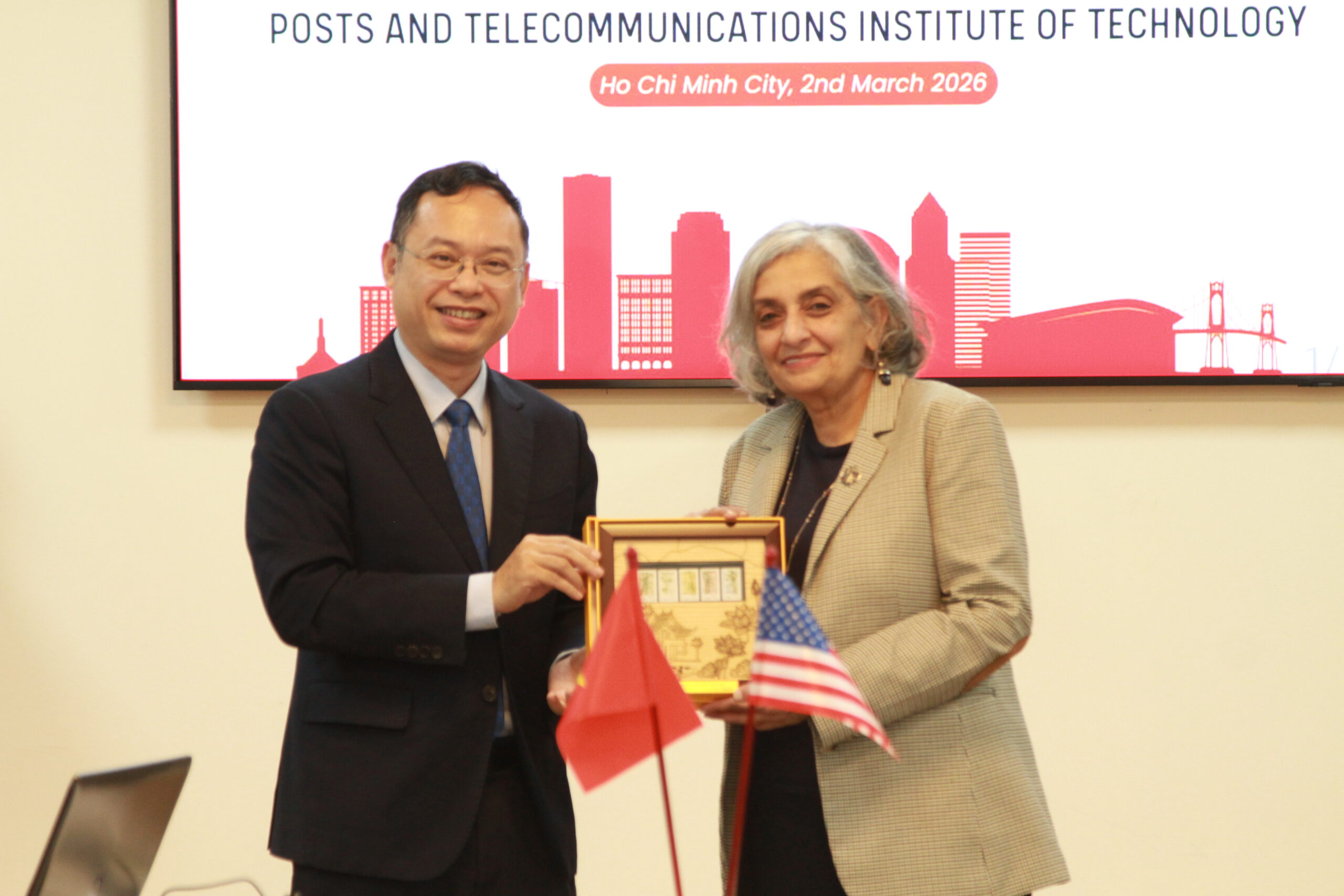 Assoc. Prof. Dr. Tran Quang Anh - Vice President of PTIT and Prof. Jayathi Murthy- President of Oregon State University 