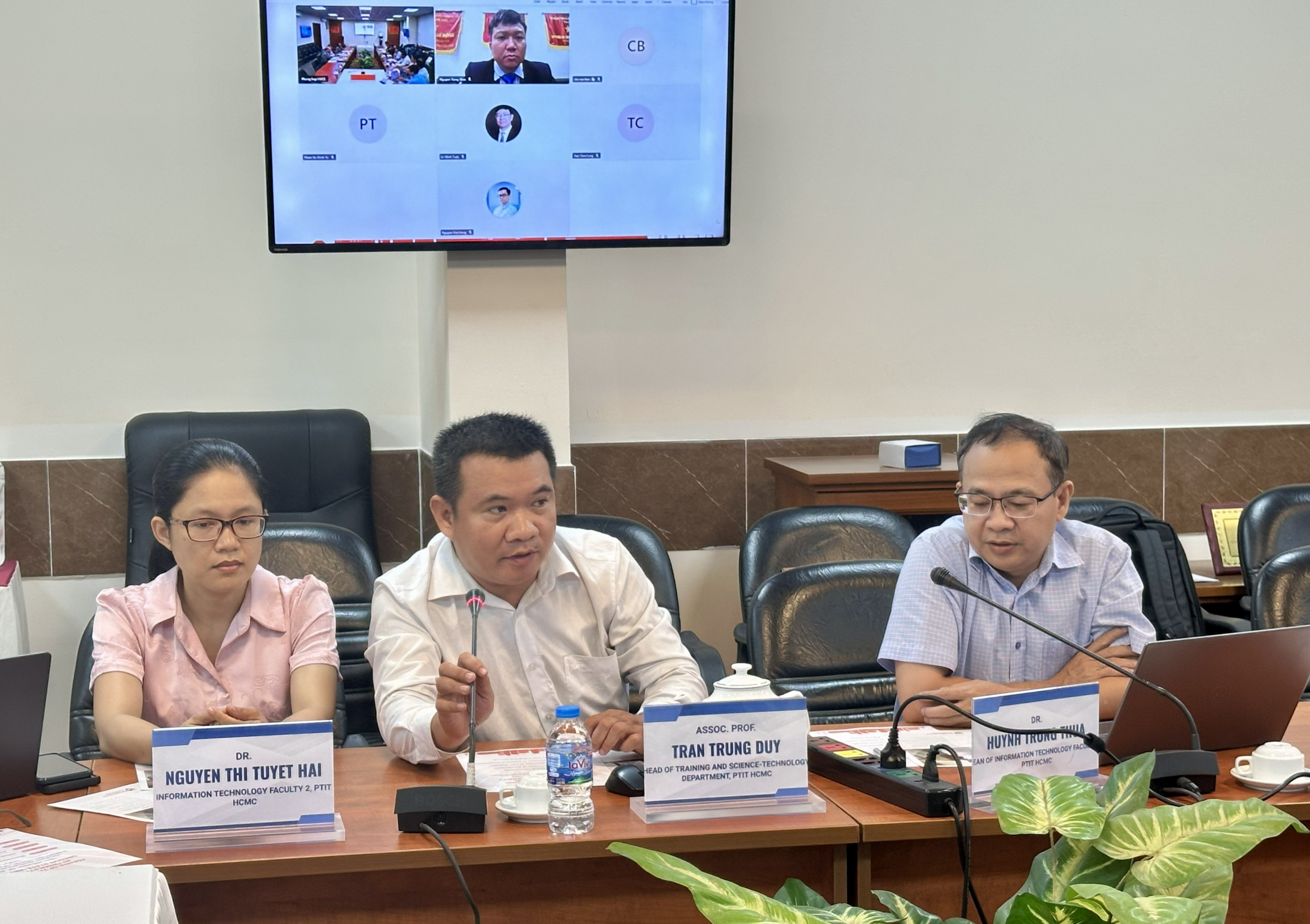 Faculties and units at Hanoi campus joining the meeting online