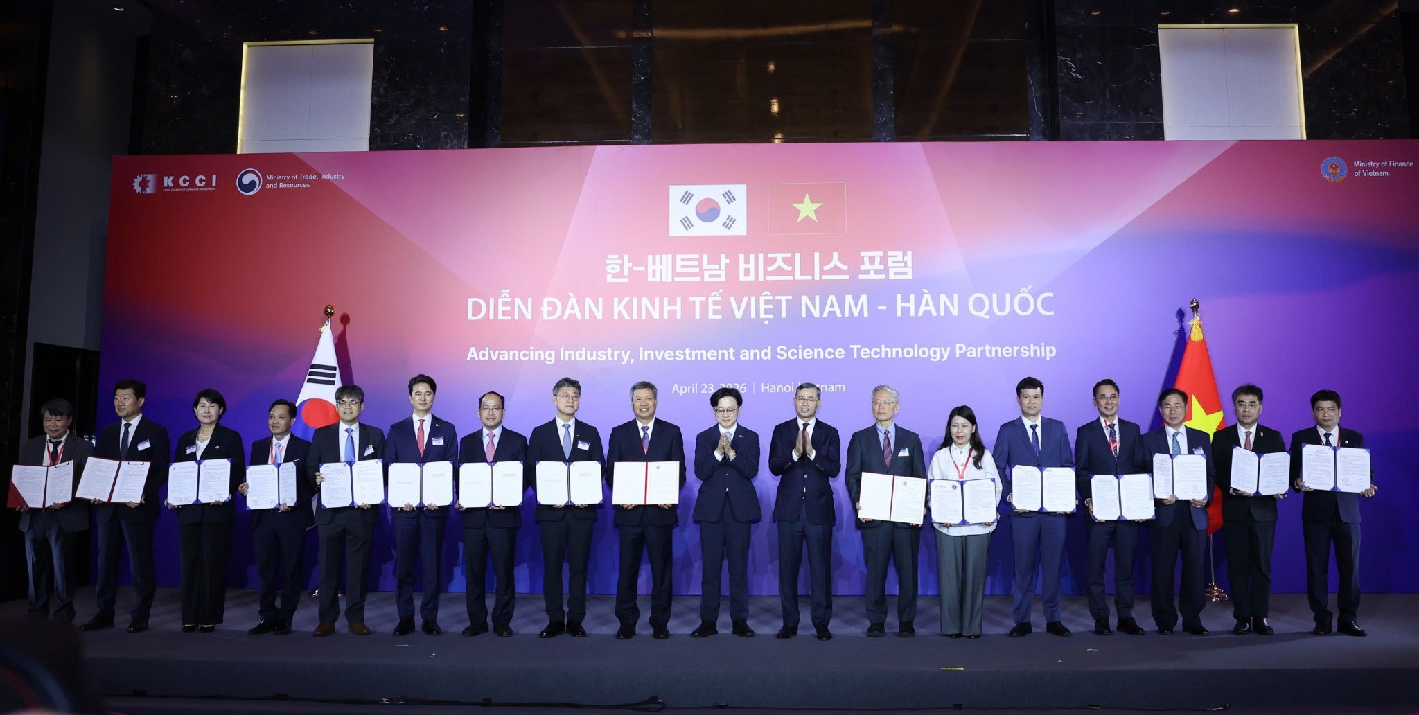 PTIT Signs Memoranda of Understanding with Korean Partners, Promoting Technical Workforce Exchange