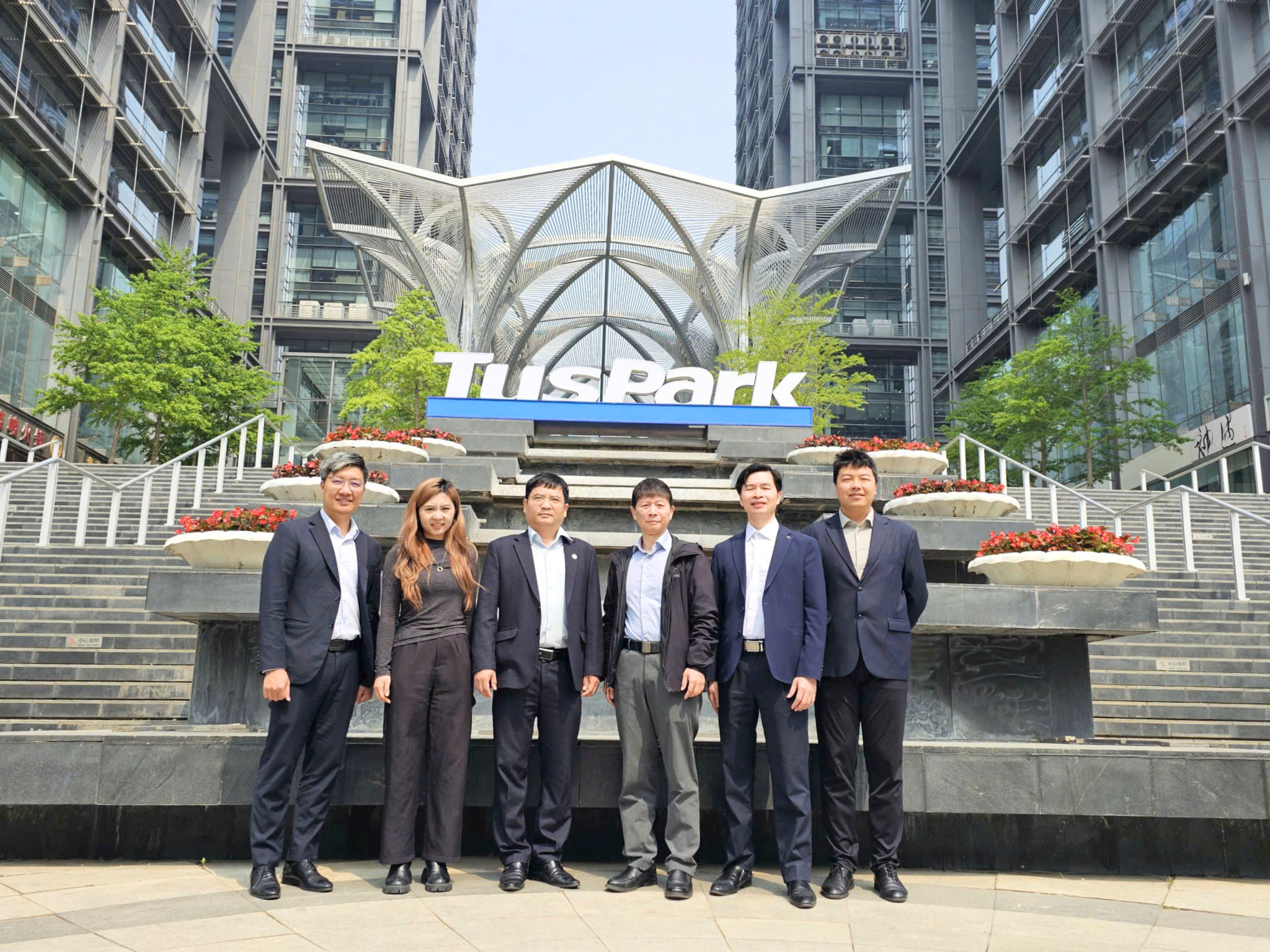 PTIT and Tsinghua University, China: Promoting strategic cooperation in the fields of integrated circuits, artificial intelligence, and innovation.