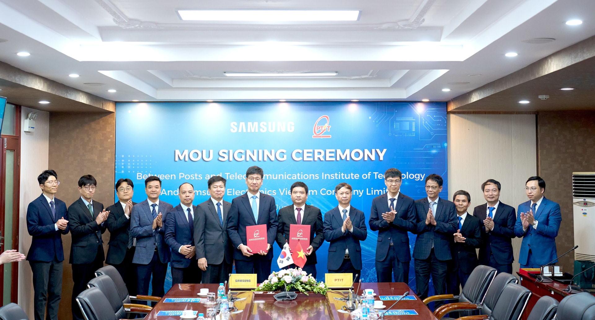 PTIT and Samsung Electronics Vietnam Elevate Cooperation to a New Level
