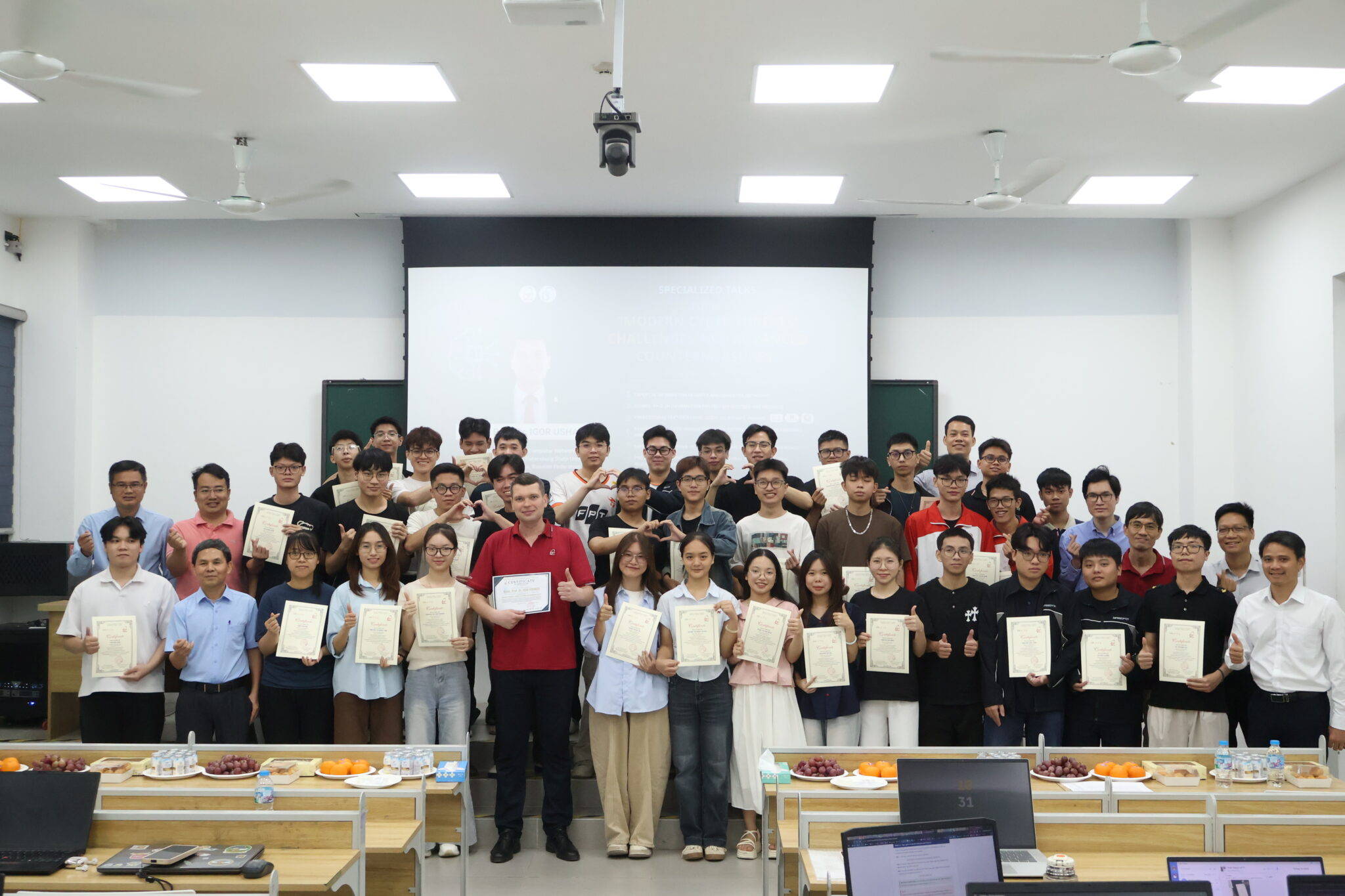 Faculty of Information Security (PTIT) holds a specialized talk, concludes and awards certificates for the course “Applied AI and Machine Learning for Network and Information Security”