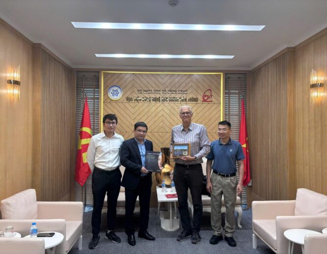 Học viện Công nghệ Bưu chính Viễn thông thúc đẩy hợp tác nghiên cứu và đào tạo trí tuệ nhân tạo với Giáo sư David Stork, Đại học Stanford