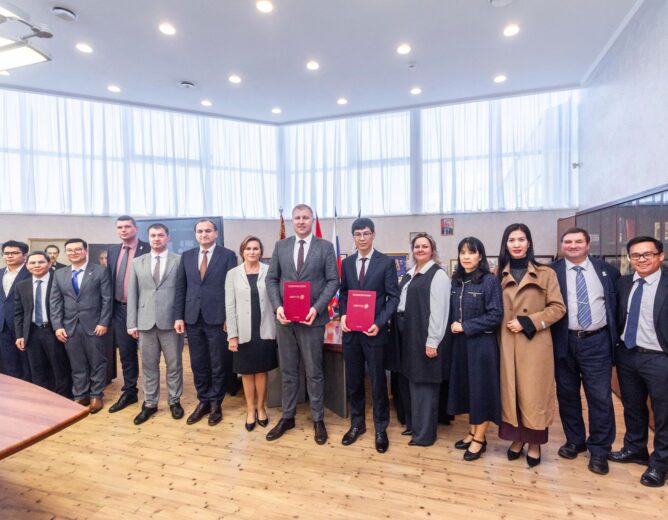 Học viện Công nghệ Bưu chính Viễn thông ký kết Biên bản ghi nhớ hợp tác với Đại học Viễn thông Quốc gia Saint Petersburg (Liên Bang Nga)